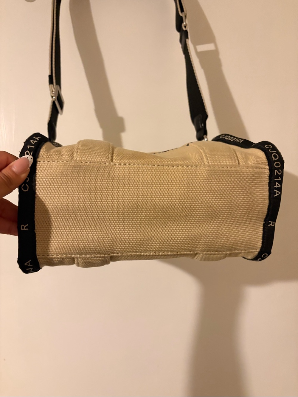 Marc Jacobs Beige Canvas 'The Tote Bag' with Black Logo - Picture 5 of 6